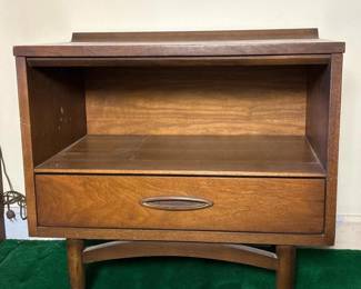082 vintagebroyhillsculptramcmnightstand