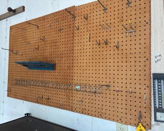 328 pegboardwallpanelswithmetaltoolhoo