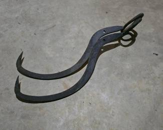 154 vintageironicetongswithloophandles