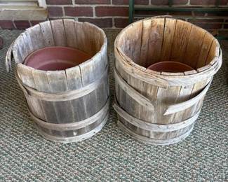491 twowoodenbucketsrusticstyleplanters