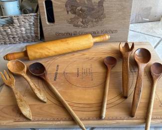 220 woodenkitchenaccessorieslot