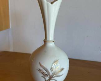 230 lenoxivoryporcelainvasewithgoldwhe
