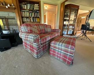 376 templeincplaidloveseatwithottomant