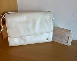 356 etienneaignercreamleathershoulderba