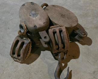 163 vintagewoodentriplesheavepulleybloc