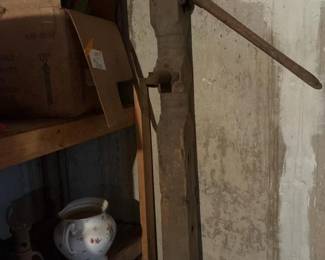 307 antiquecastironhandwaterpump