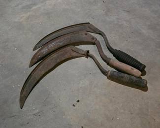 159 vintagecurveddrawknivesorsickletoo