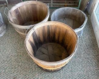 490 threewoodenbasketswithmetalhandles