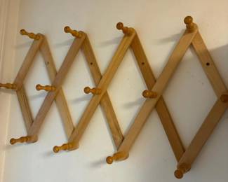 351 woodenaccordionwallmountedcoatrack
