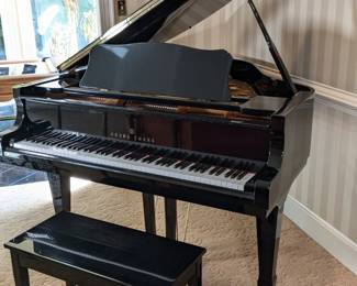 Young Chang baby grand piano with bench - local pickup or CAS delivery