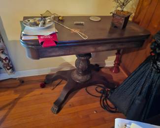 Demilune table