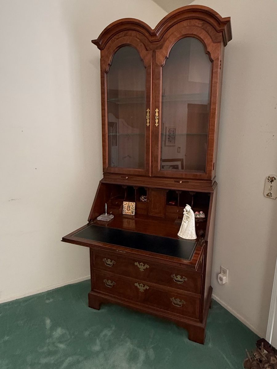 Henredon Folio 10 Walnut Secretary Desk with Hutch