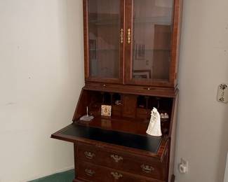 Henredon Folio 10 Walnut Secretary Desk with Hutch