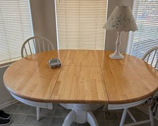Farmhouse Style Round Drop-Leaf Pedestal Dining Set