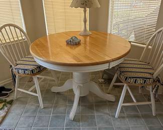 Farmhouse Style Round Drop-Leaf Pedestal Dining Set