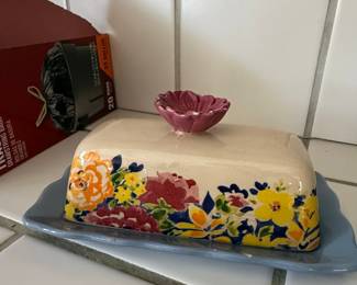 The Pioneer Woman Timeless Floral Butter Dish
