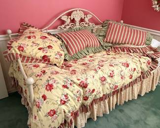 Victorian-Style Wrought Iron Daybed
