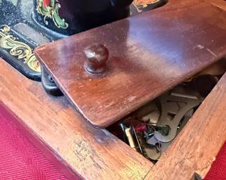 1916 Singer Model 127 Sewing Machine