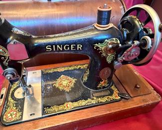 1916 Singer Model 127 Sewing Machine