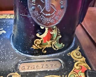 1916 Singer Model 127 Sewing Machine