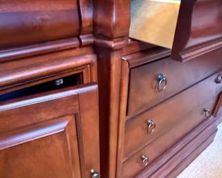 Traditional Style Mahogany Finish China Cabinet