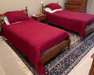 Colonial Style Twin Bedroom Set