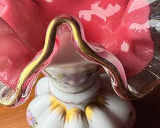 Fenton Charleton Peach Crest Melon Vase