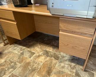 Modern Style Oak Laminate Executive Desk