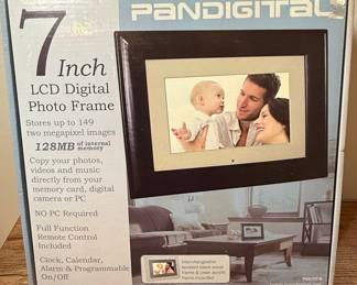 Pandigital PAN707-B 7-Inch Digital Photo Frame