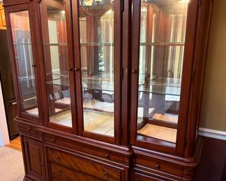 Traditional Style Mahogany Finish China Cabinet
