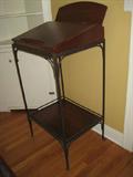 nice stand with lift top