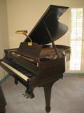 Steinway baby grand piano made in 1916. In excellent condition