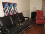 Black & chrome retro sofa.
vinyl in great shape, chrome has some rust showing.