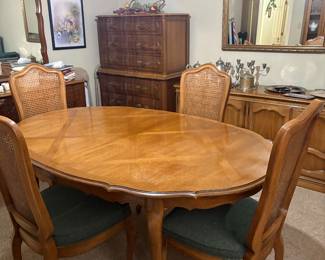 French Provincial Dining Table with 3 leaves & 6 chairs