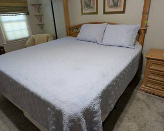 Bassett pine poster bed