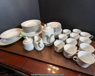 Royal Majestic "D'Or" fine china service - ships
