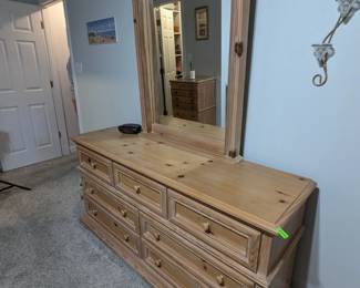 Bassett pine seven-drawer dresser with mirror