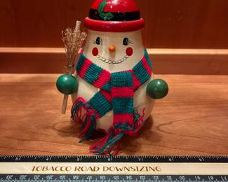 T78 - $15. Vintage Kurt Adler wooden nesting snowmen, set of 5. Excellent condition.