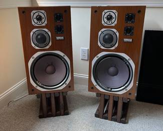 T97 - $300. Pair of vintage Yamaha wood speakers, model NS-690 II. 14" x 12" x 33"T. Overall good condition, 1 top has sun fading and staining as shown in photos, pet hair on surface.