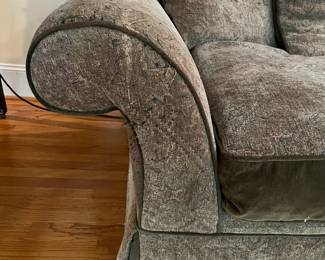 T39 - Free Loveseat. Has cat scratches. Bring help to move. 96" x 39" x 30"T, floor to seat 19".