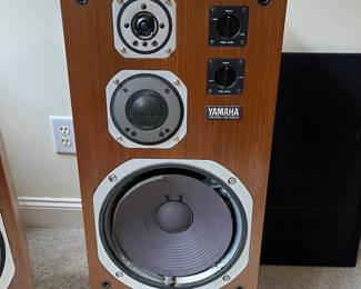 T97 - $300. Pair of vintage Yamaha wood speakers, model NS-690 II. 14" x 12" x 33"T. Overall good condition, 1 top has sun fading and staining as shown in photos, pet hair on surface.