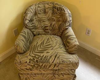 T45 - $40. Swiveling and Rocking Side Chair. Measures 29.5" x 34" x 31" tall, floor to seat 17". Excellent condition.
