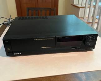 T85 - $80. Sony VCR Plus Model SLV - 595HF. Powers on.