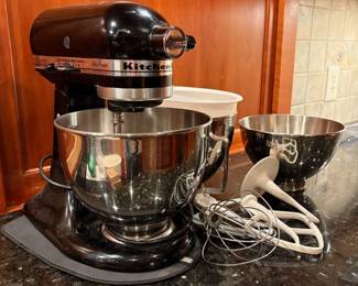 T1 - $150. Black KitchenAid mixer Model KSM90OB. Motor sounds strong. Includes 3 bowls and 4 attachments.