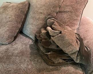 T39 - Free Loveseat. Has cat scratches. Bring help to move. 96" x 39" x 30"T, floor to seat 19".