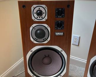 T97 - $300. Pair of vintage Yamaha wood speakers, model NS-690 II. 14" x 12" x 33"T. Overall good condition, 1 top has sun fading and staining as shown in photos, pet hair on surface.