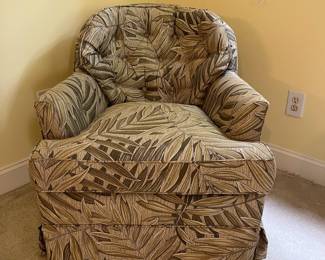 T45 - $40. Swiveling and Rocking Side Chair. Measures 29.5" x 34" x 31" tall, floor to seat 17". Excellent condition.
