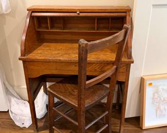 CHILDS DESK