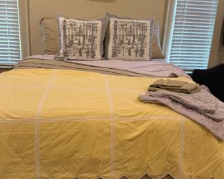 KING SIZE BED WITH LINENS