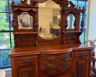 WONDERFUL MIRRORED BUFFET